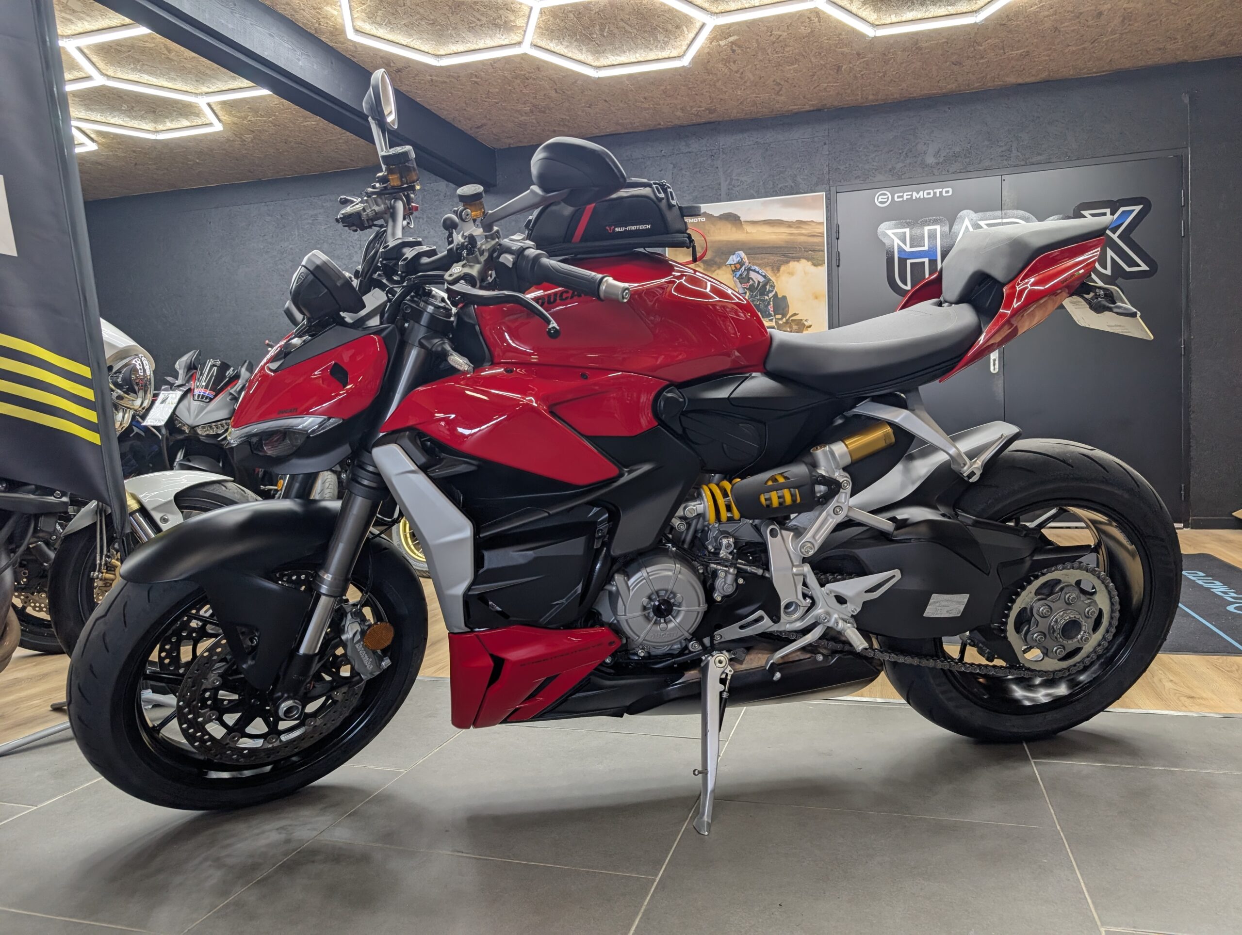 ducati streetfighter v2 955