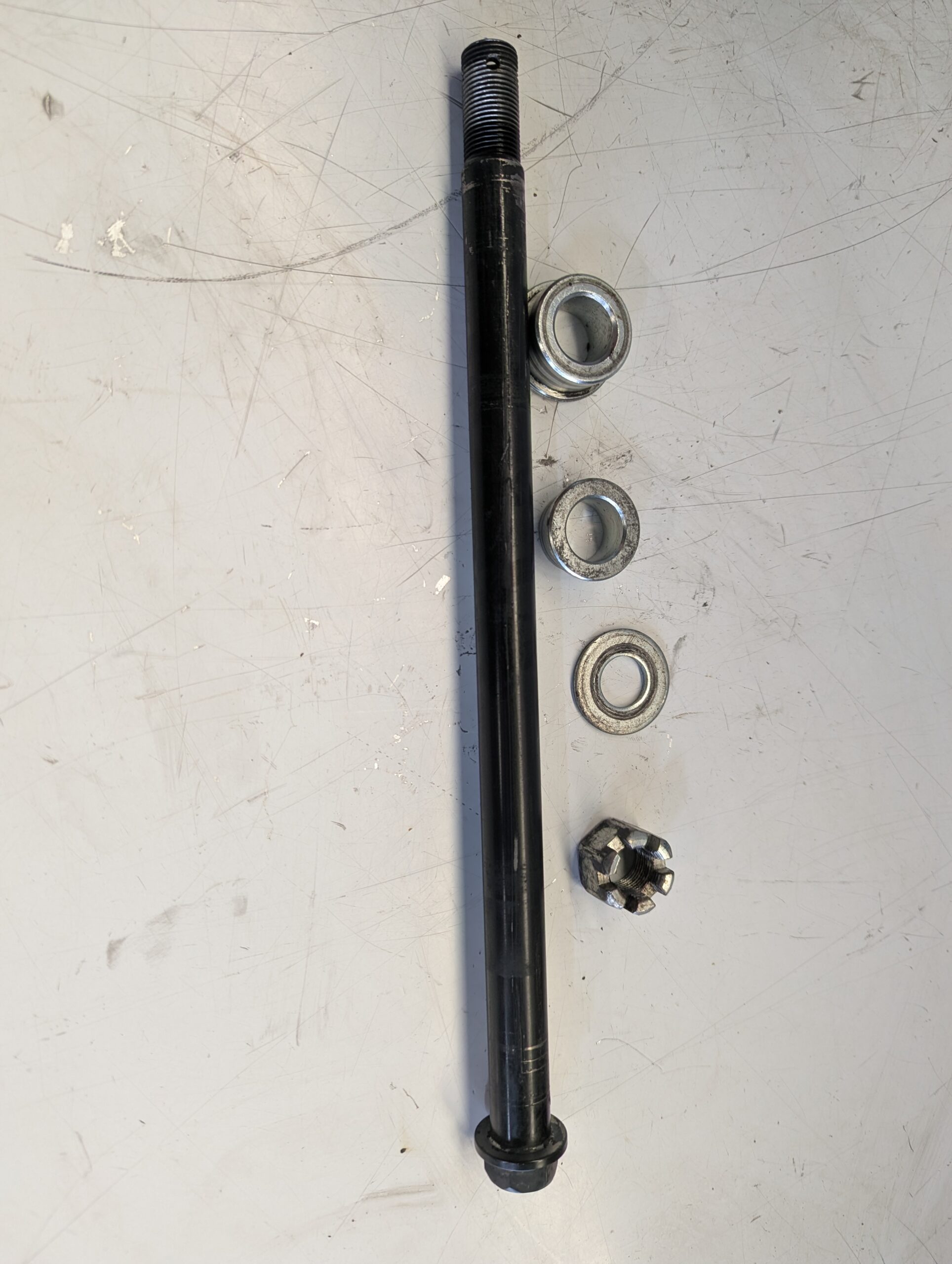 AXE DE ROUE ARRIERE